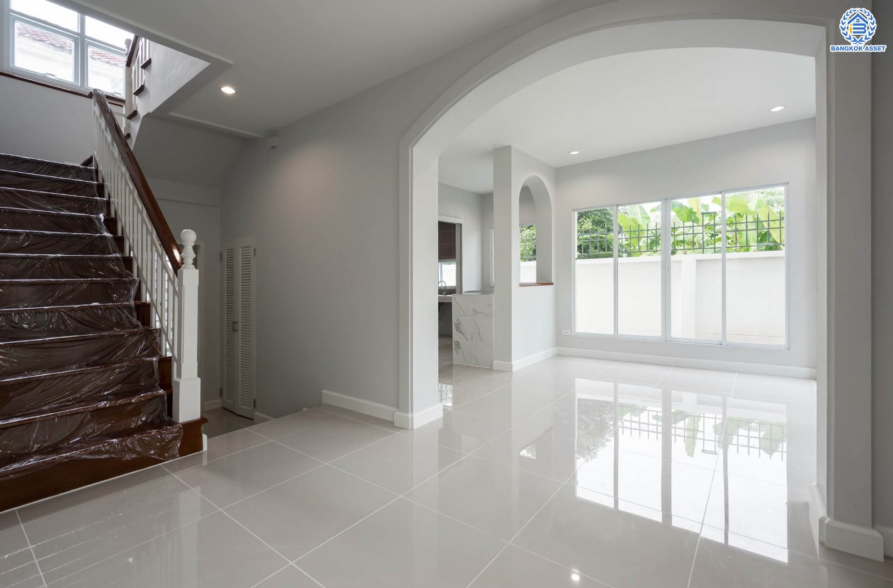 บ้านมือสองตกแต่งใหม่ ม.มณีรินทร์พาร์ค รัตนาธิเบศร์-ท่าอิฐ แบรนด์ Property Perfect เนื้อที่ 66.2 ตร.ว. ฟังก์ชัน 3 ห้องนอน 4 ห้องน้ำ 1 ห้องอเนกประสงค์ จอดรถได้ 2 คัน บนทำเลศักยภาพ เชื่อมต่อทั้ง ถนนรัตนาธิเบศร์ และถนนราชพฤกษ์ ใจกลาง 2 เซ็นทรัลฯ ใกล้ทางด่วนงามวงศ์วาน และรถไฟฟ้า "สถานีบางรักน้อยท่าอิฐ"